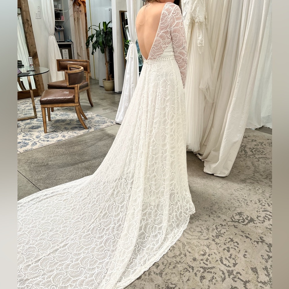 grace loves lace wedding dress! size 6, can send specific measurements